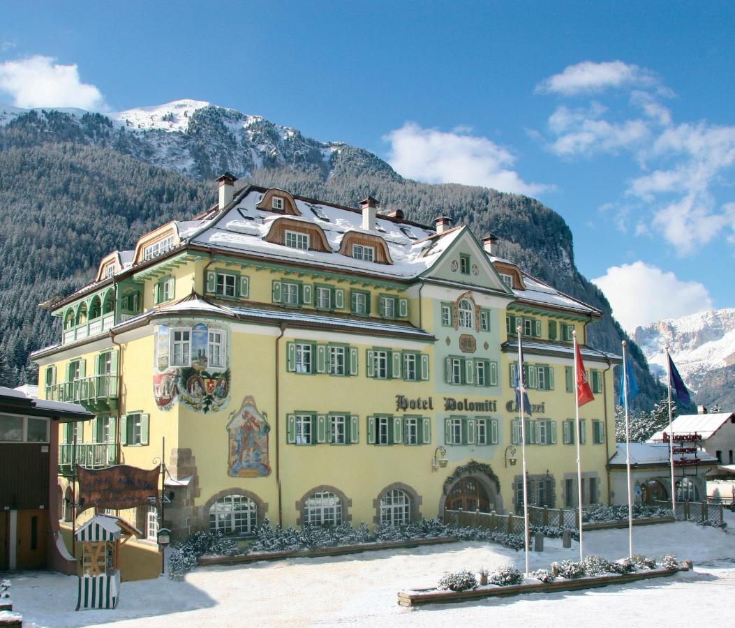 Hotel Dolomiti Schloss Canazei Luaran gambar