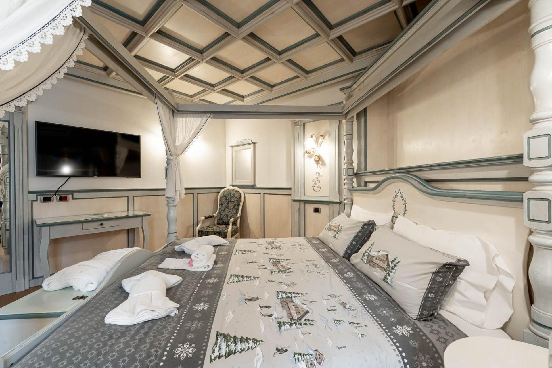 Hotel Dolomiti Schloss Canazei Luaran gambar