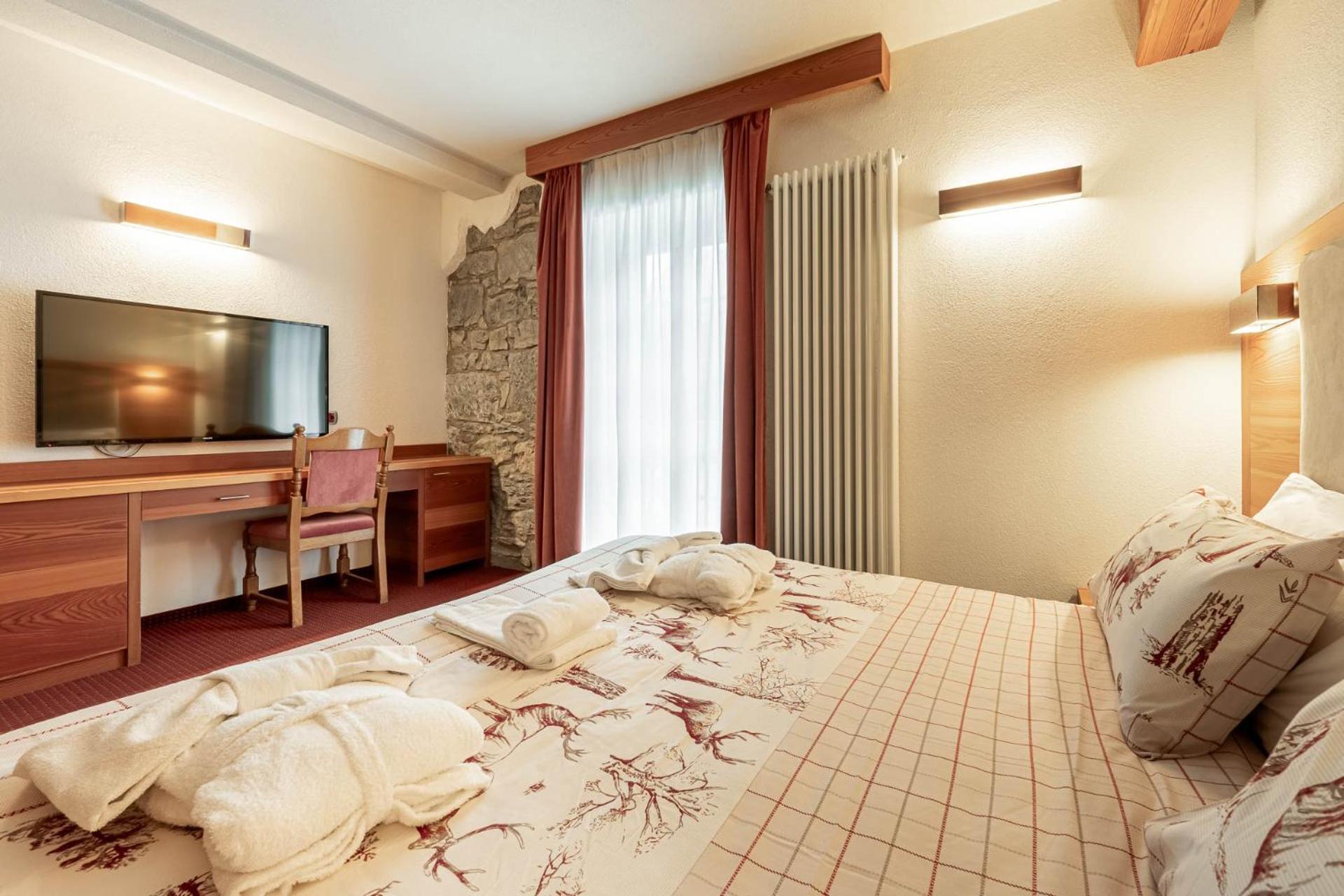 Hotel Dolomiti Schloss Canazei Luaran gambar