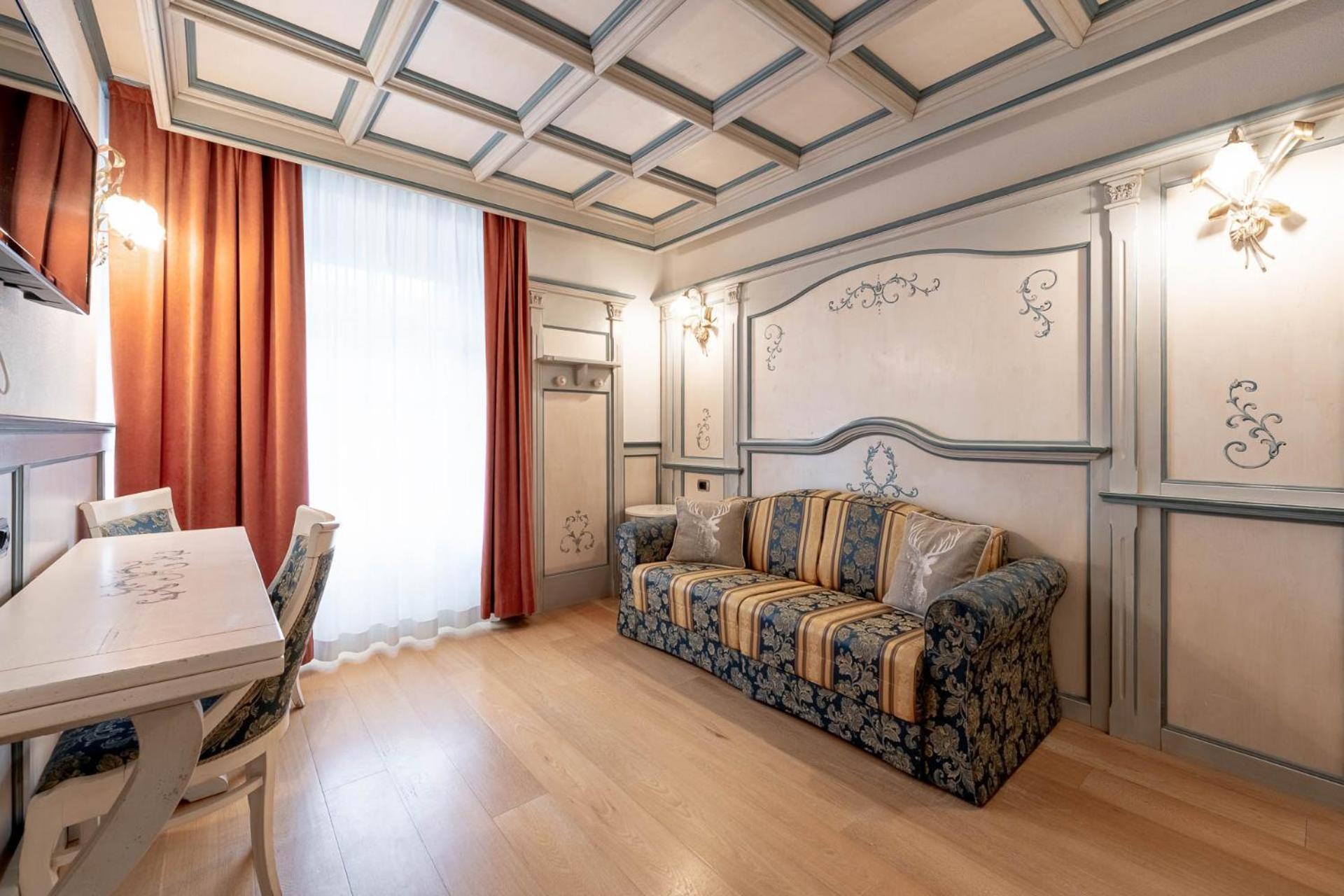 Hotel Dolomiti Schloss Canazei Luaran gambar
