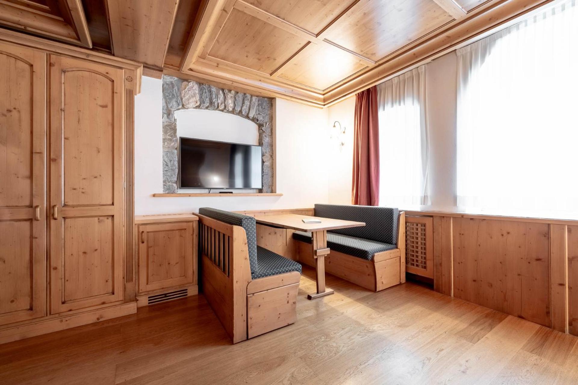 Hotel Dolomiti Schloss Canazei Luaran gambar