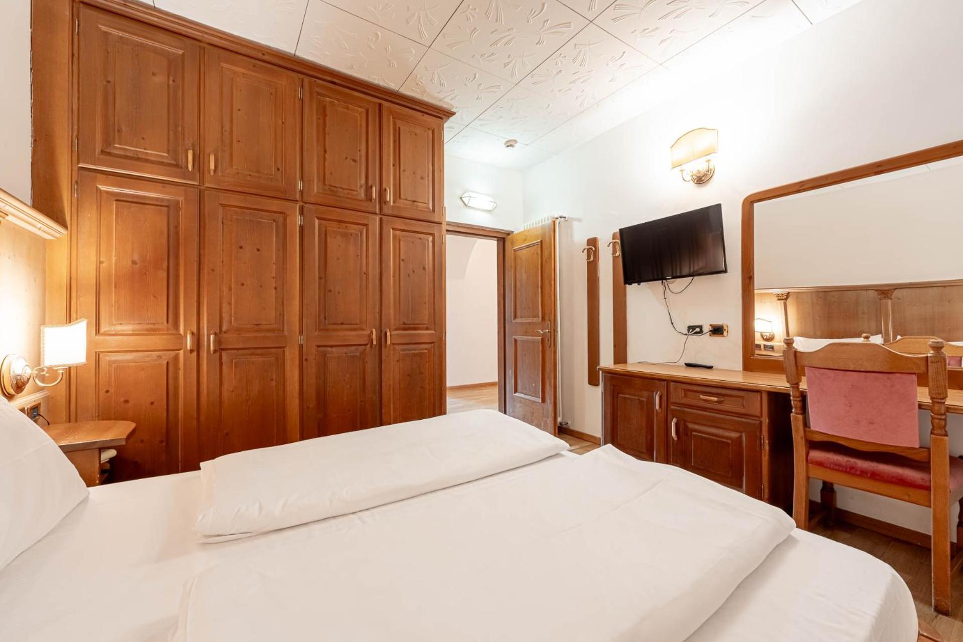 Hotel Dolomiti Schloss Canazei Luaran gambar