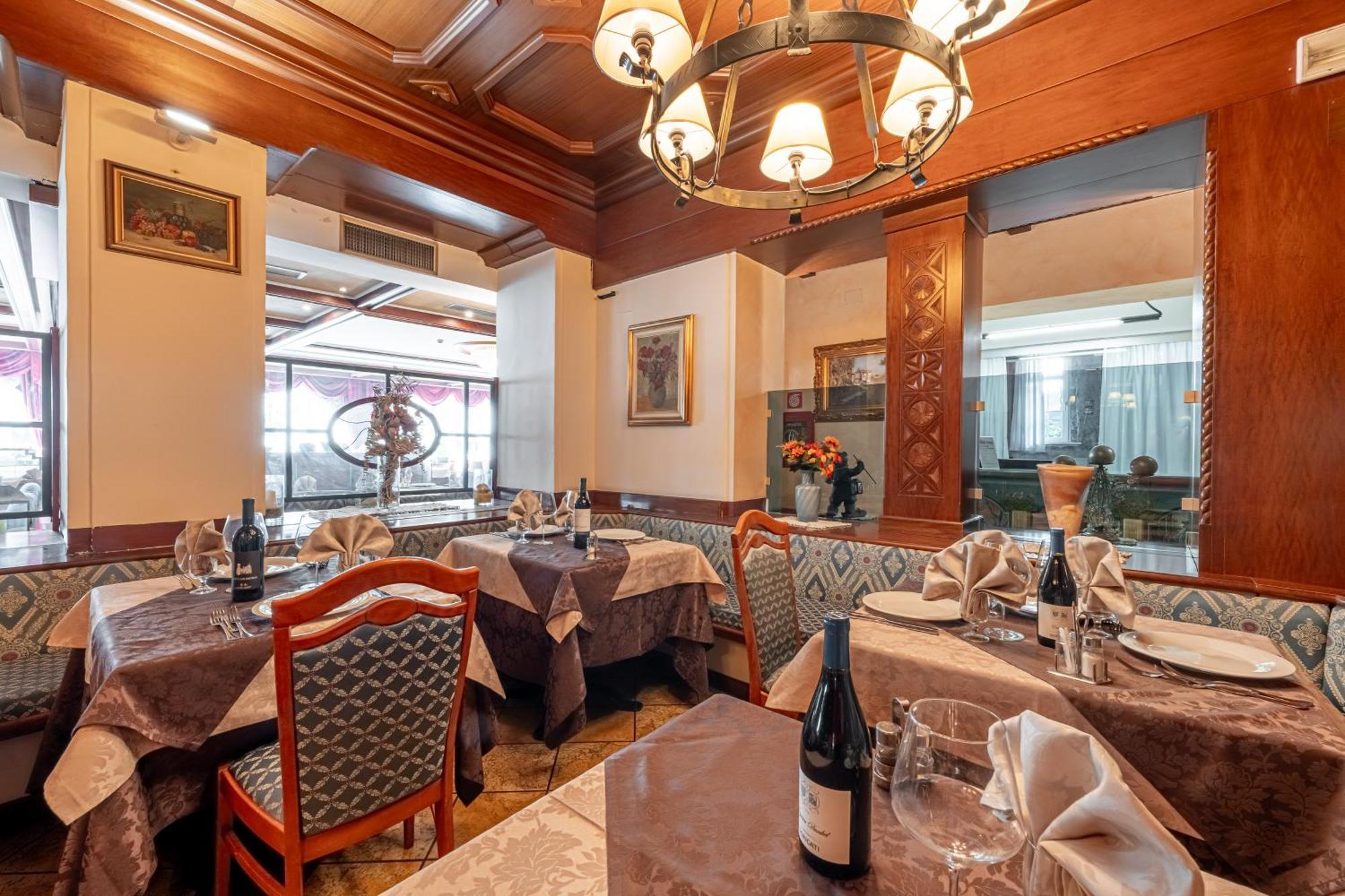 Hotel Dolomiti Schloss Canazei Luaran gambar