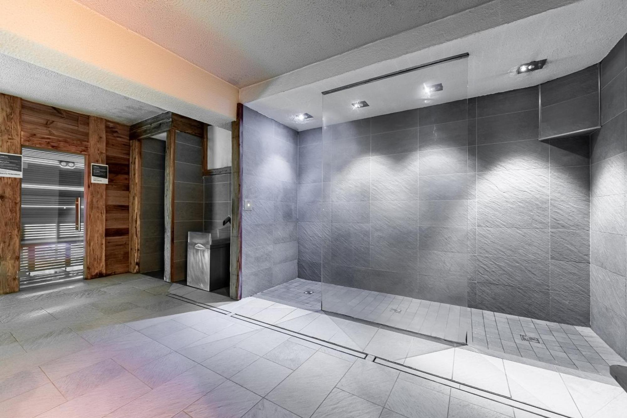 Hotel Dolomiti Schloss Canazei Luaran gambar