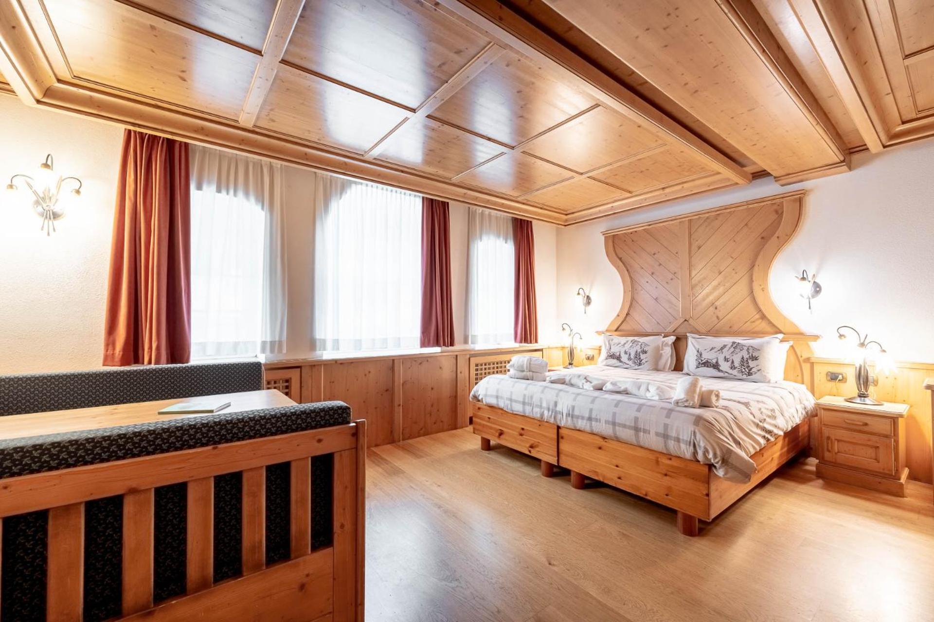 Hotel Dolomiti Schloss Canazei Luaran gambar