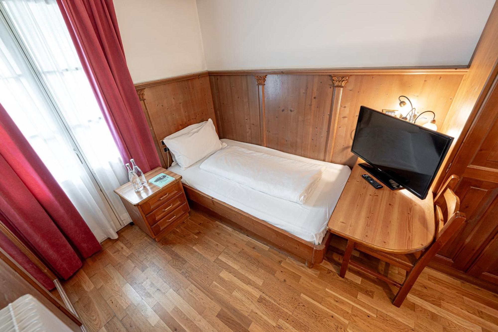 Hotel Dolomiti Schloss Canazei Luaran gambar