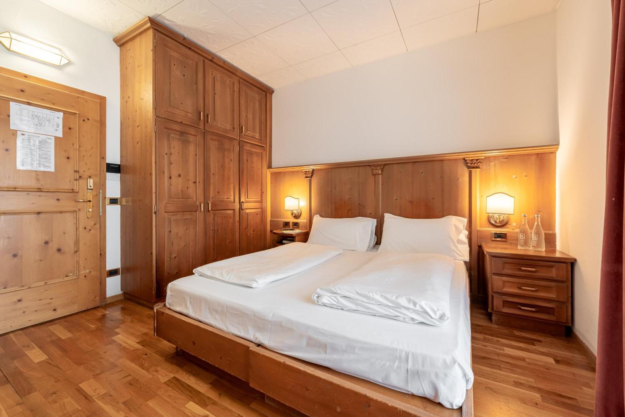 Hotel Dolomiti Schloss Canazei Luaran gambar
