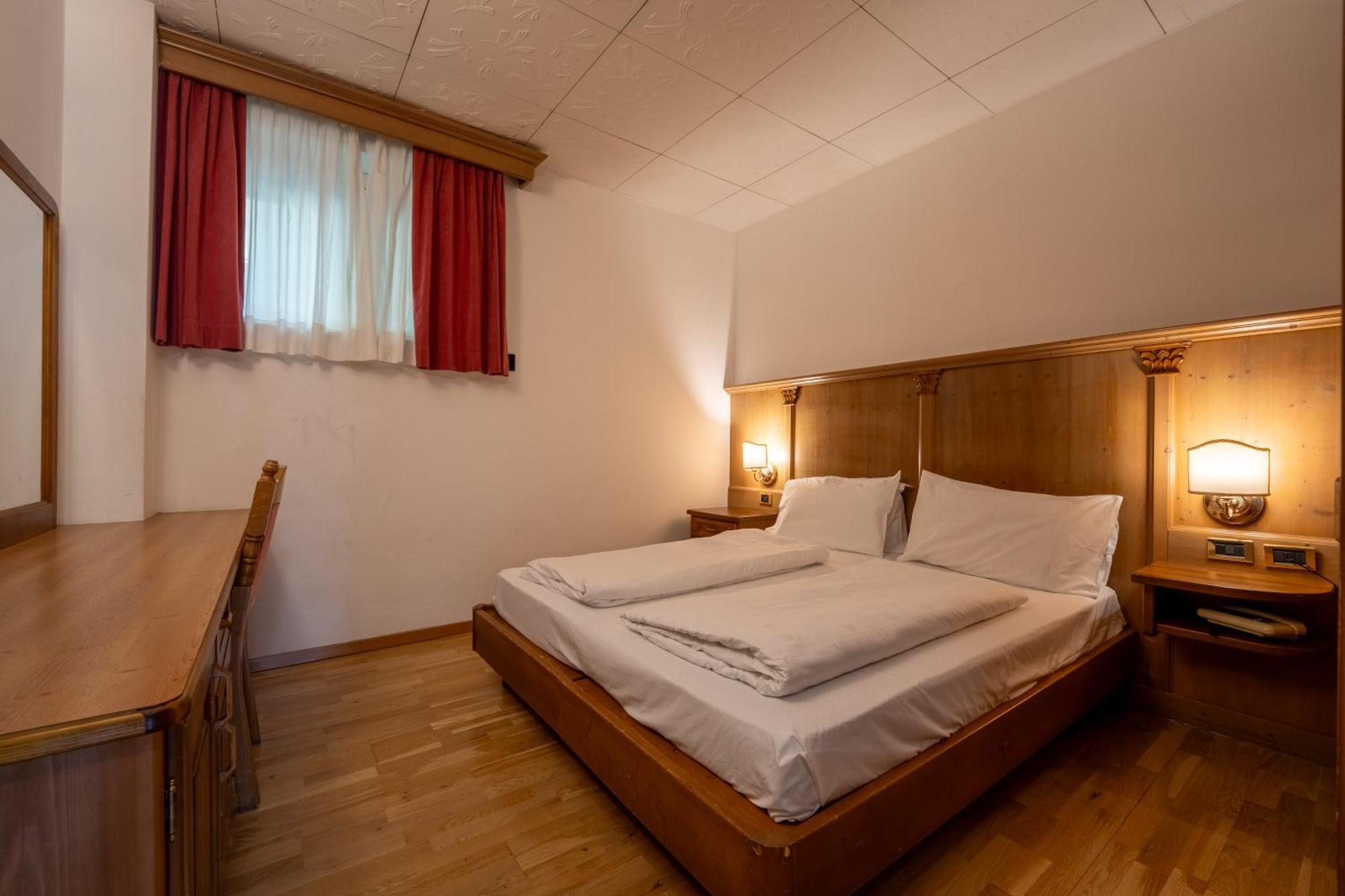 Hotel Dolomiti Schloss Canazei Luaran gambar