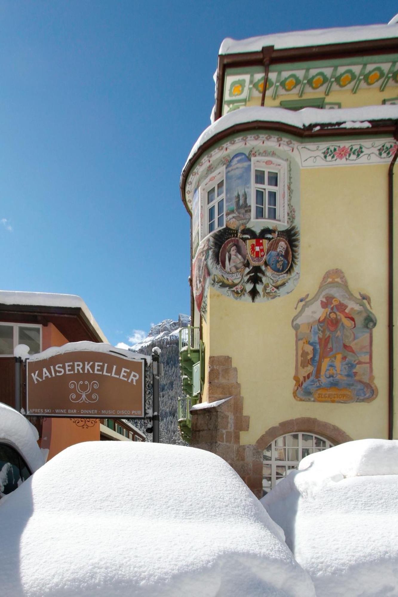 Hotel Dolomiti Schloss Canazei Luaran gambar