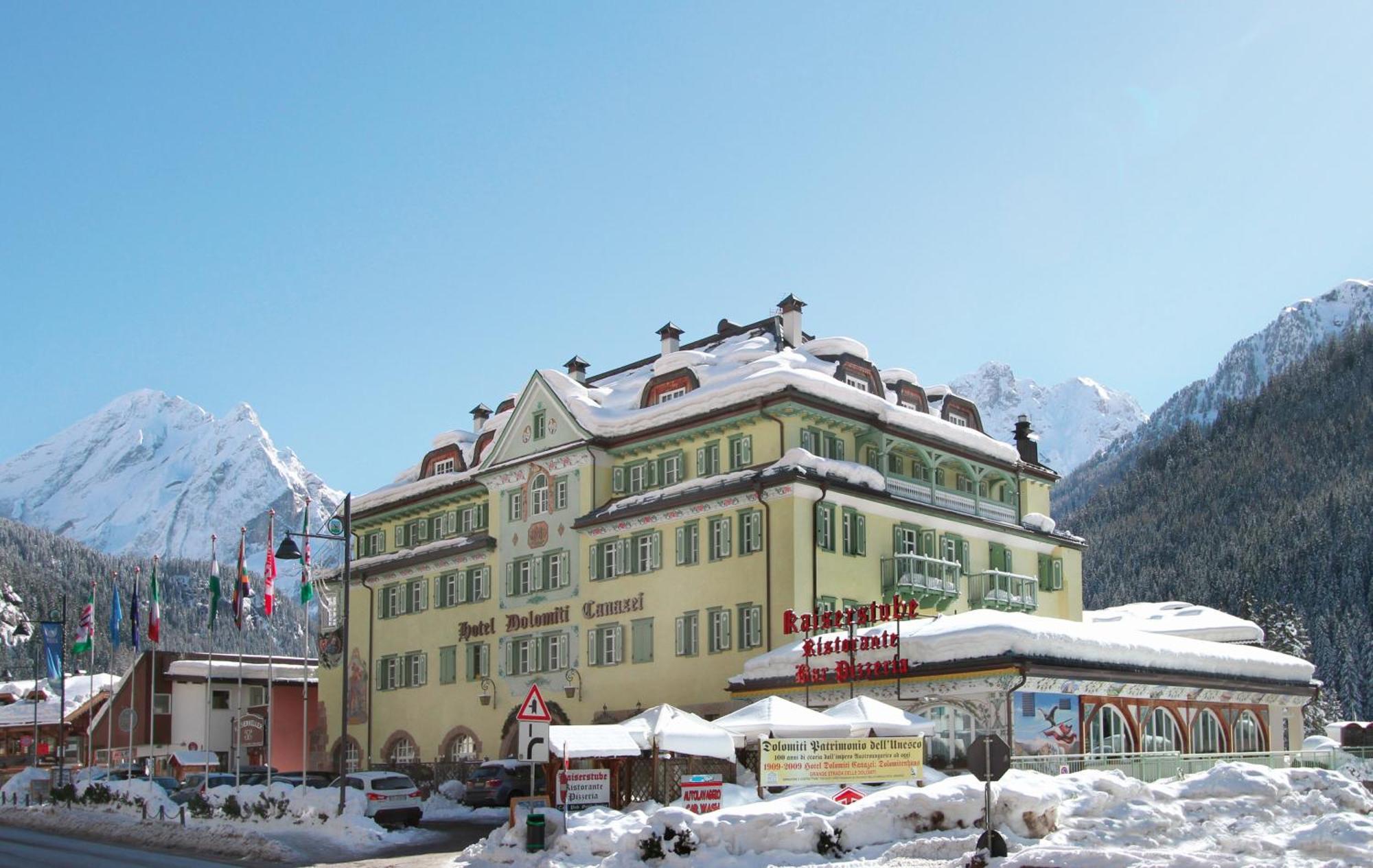 Hotel Dolomiti Schloss Canazei Luaran gambar