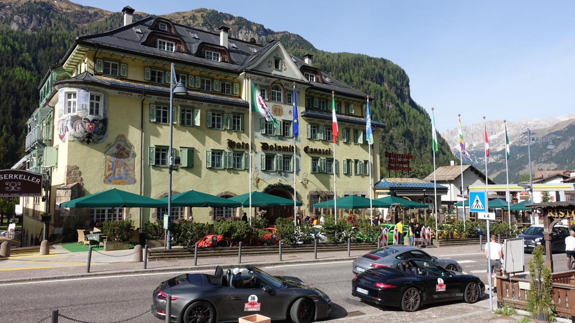 Hotel Dolomiti Schloss Canazei Luaran gambar