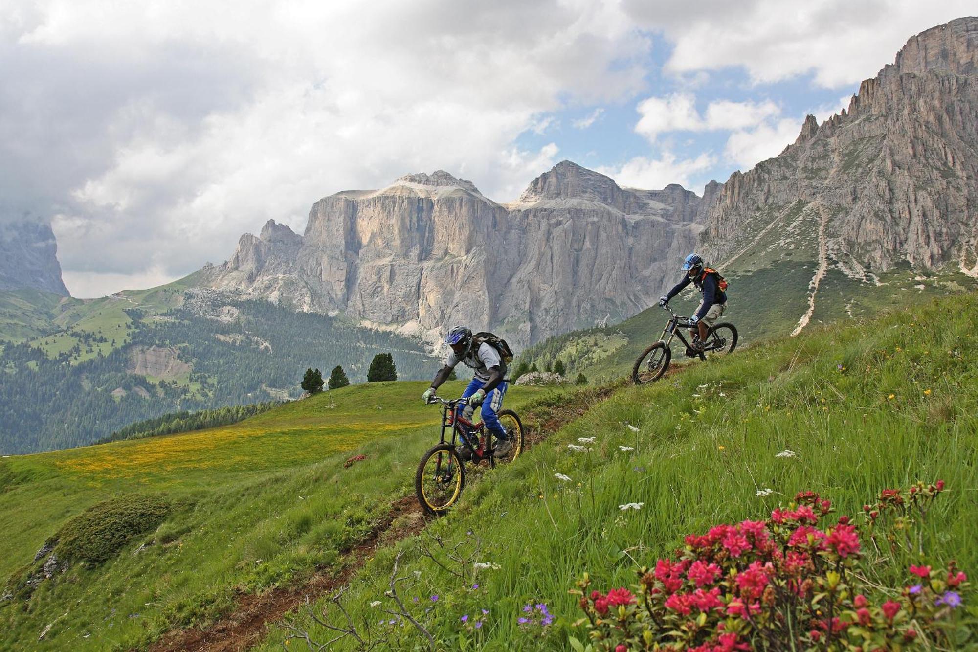 Hotel Dolomiti Schloss Canazei Luaran gambar