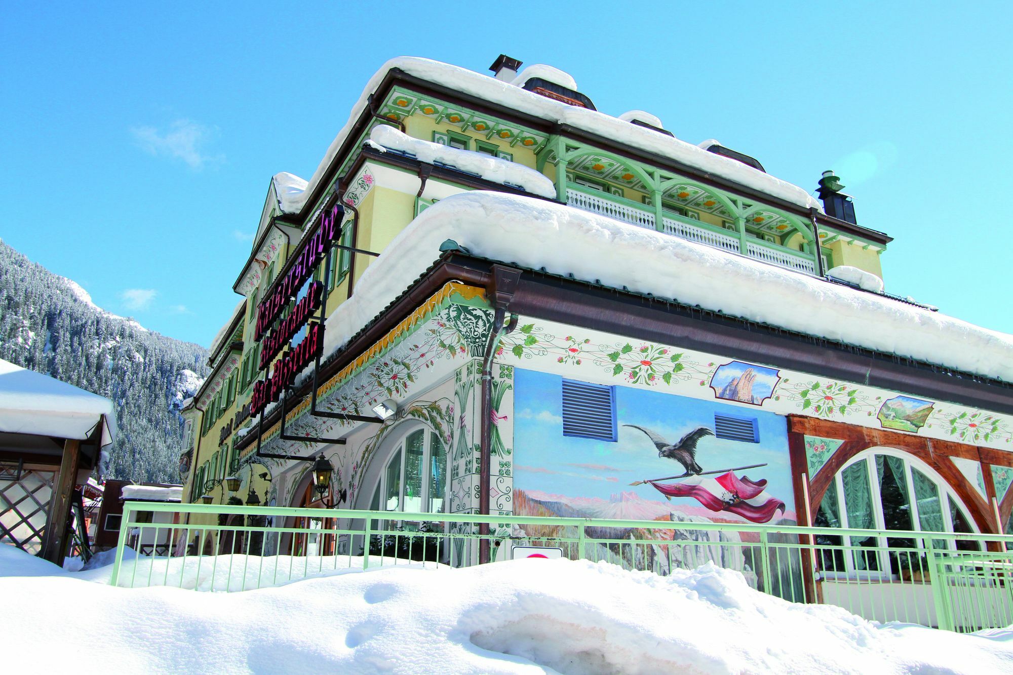 Hotel Dolomiti Schloss Canazei Luaran gambar