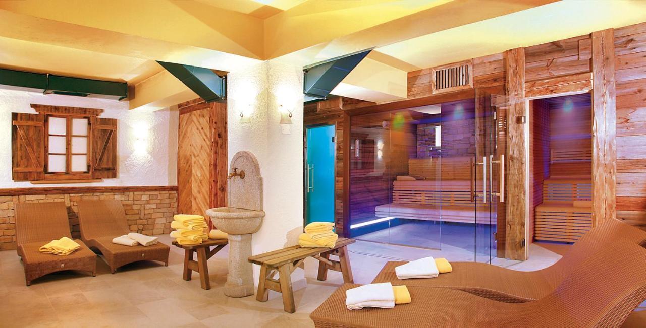 Hotel Dolomiti Schloss Canazei Luaran gambar